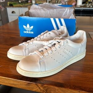 Stan Smith Lux white men’s 6.5 women’s 8.5